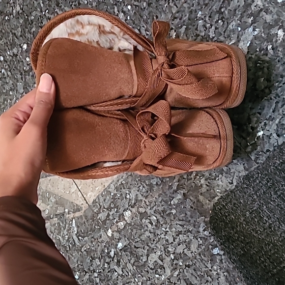 Genuine suede uggs style boots - Picture 2 of 5